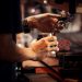 barista membuat kopi